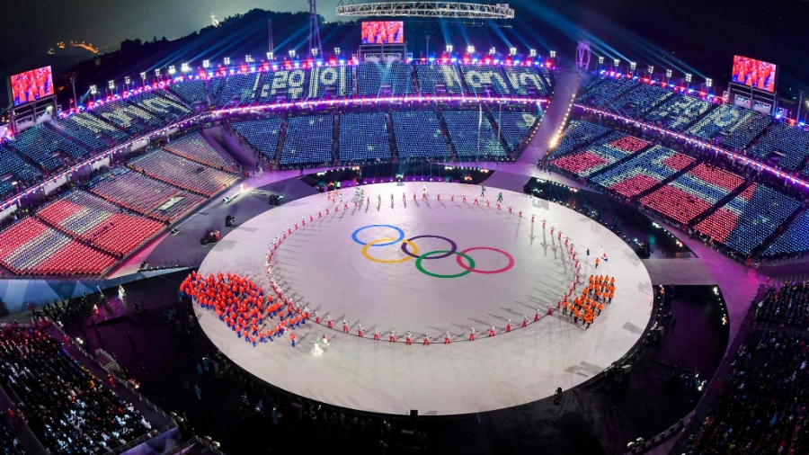 Foto aérea do desfile das delegações na cerimônia de abertura das Olimpíadas de Pyeongchang - FRANCOIS-XAVIER MARIT/AFP