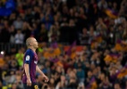 Emocionado, Iniesta se despede do Barcelona: "Levarei para sempre" - LLUIS GENE/AFP PHOTO