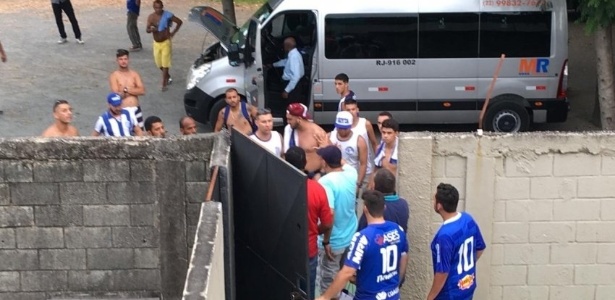 Confusão gerou veto de torcida do Goytacaz e interdição de estádio do N. Iguaçu - Reprodução/Twitter Futrio