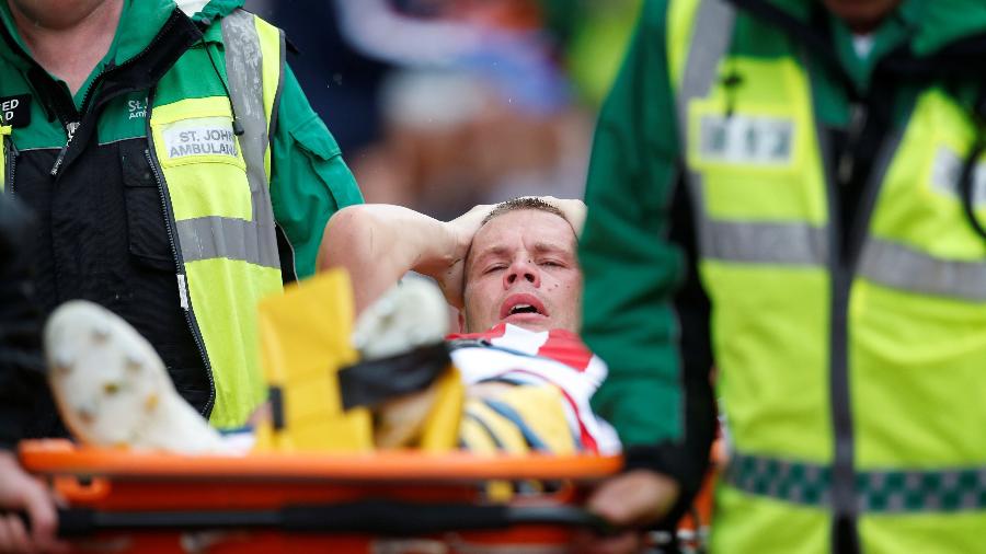 Ryan Shawcross sofre grave lesão durante partida entre Stoke City e Leicester City - Reuters/Ed Sykes