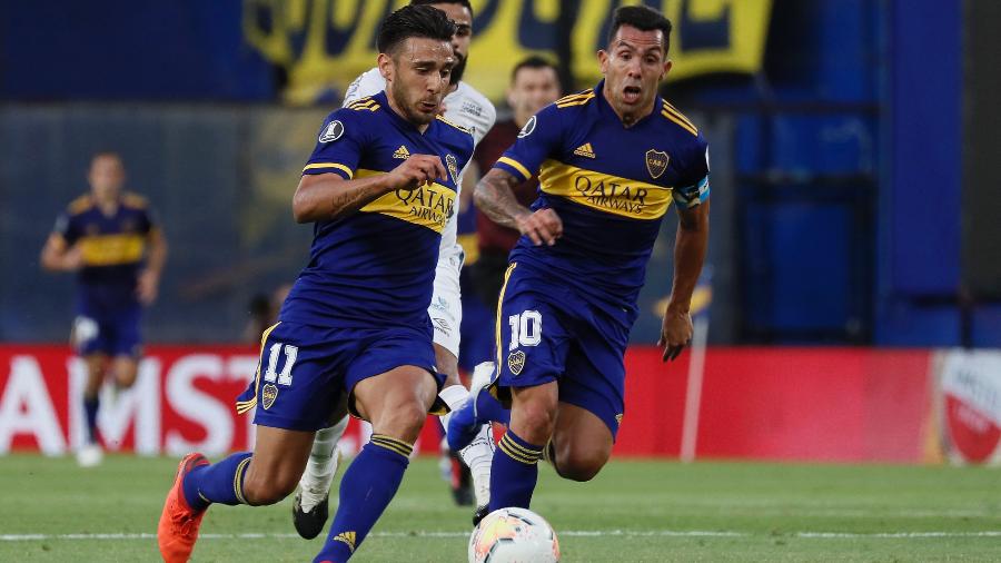 Salvio e Tevez correm pelo Boca contra o Santos na Bombonera - Divulgação CABJ