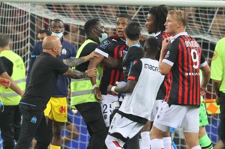 Liga suspende auxiliar de Sampaoli e pune Nice por invasão de torcida em  jogo com Olympique, futebol francês