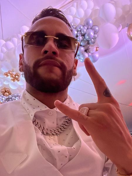 Estiloso, Neymar curtiu festa de Ano-Novo com familiares e amigos em Mangaratiba - Reprodução/Instagram