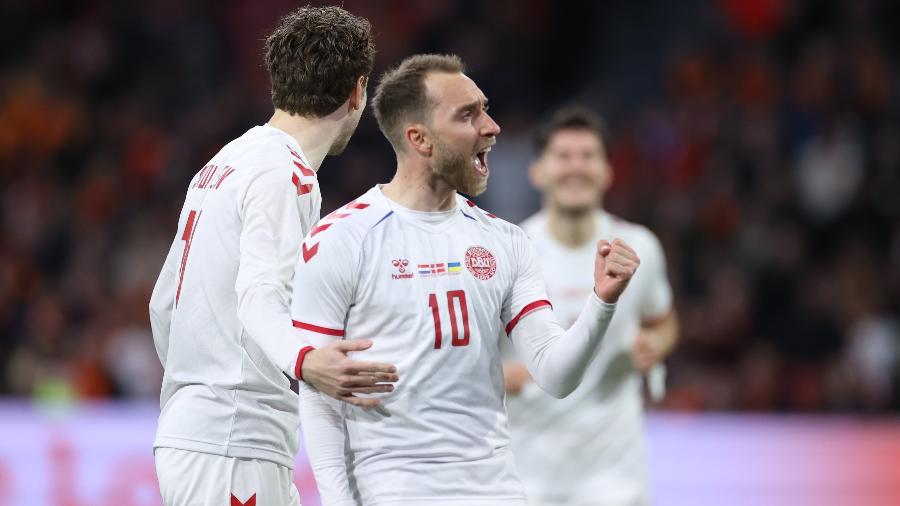 Eriksen comemora gol da Dinamarca contra a Holanda: estádio com torcida adversária aplaudiu o jogador - Reprodução/@dbulandshold
