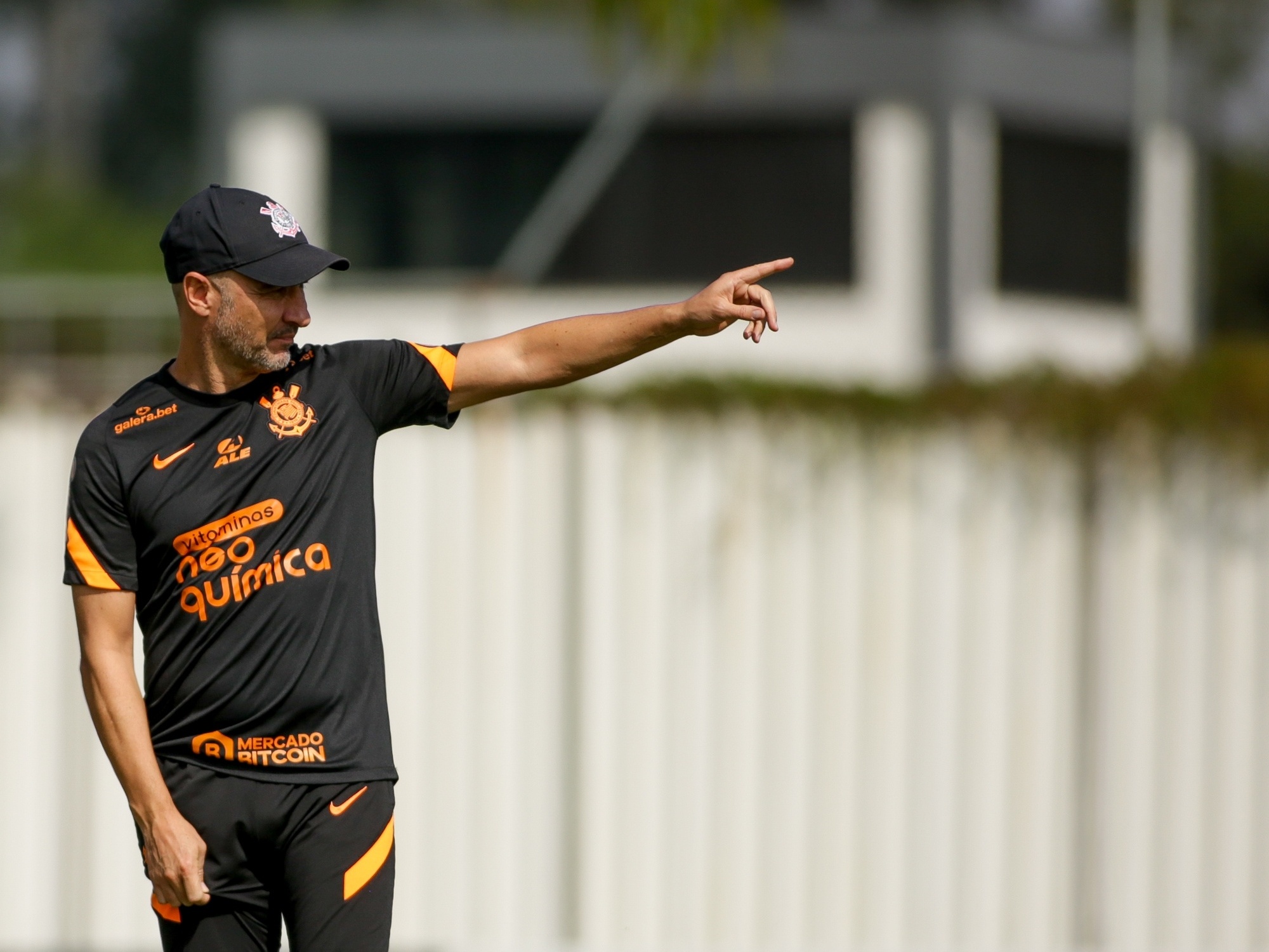 Vítor Pereira desrespeita o Corinthians e nunca vai treinar o Liverpool