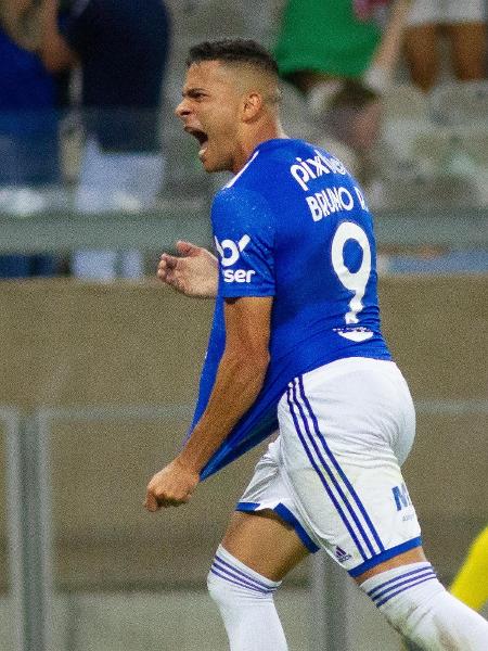 Bruno Rodrigues, do Cruzeiro, comemora seu gol durante partida contra o Tombense na Série B - Fernando Moreno/AGIF