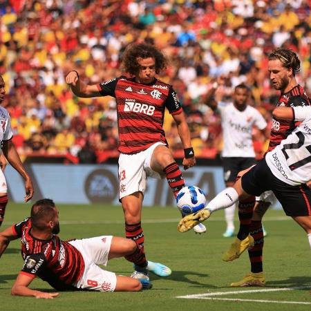 David Luiz em ação pelo Flamengo durante a final da Copa Libertadores - Buda Mendes/Getty Images