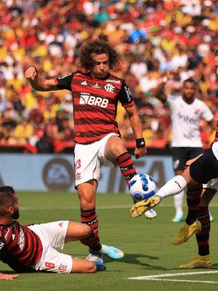 David Luiz em ação pelo Flamengo durante a final da Copa Libertadores - Buda Mendes/Getty Images