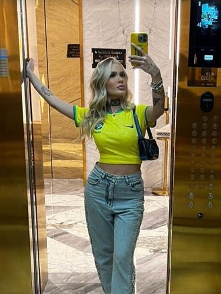 Karoline Lima com a camisa do Brasil no Qatar - Reprodução