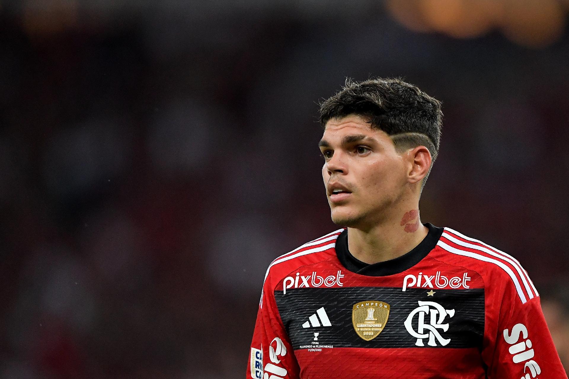 Flamengo: Ayrton Lucas ajuda motorista que devolveu carteira