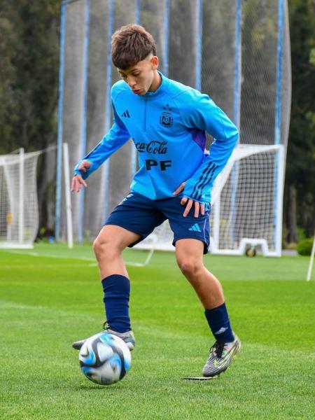 Felipinho foi convocado para treinos com a seleção sub-17 argentina
