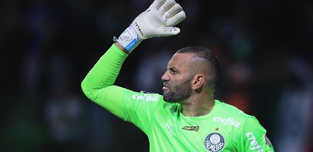 Destaque de Weverton na vitória do Palmeiras sobre a Portuguesa; confira avaliações.