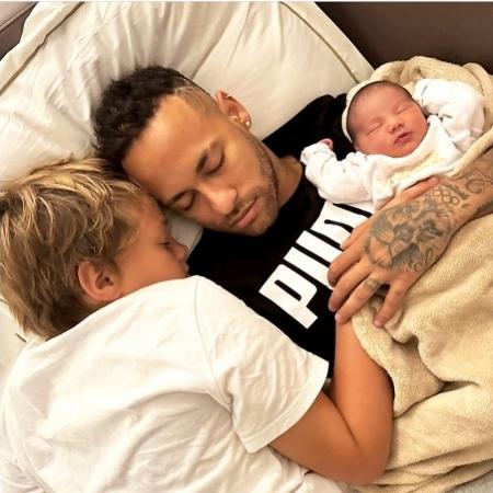 Neymar e seus filhos Davi Lucca e Mavie
