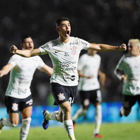 Gabriel Moscardo celebra seu gol pelo Corinthians contra o Vasco no Campeonato Brasileiro