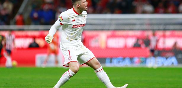 Artilheiro do Toluca em 2024, Ex-São Paulo Tiago Volpi destaca-se no clube.