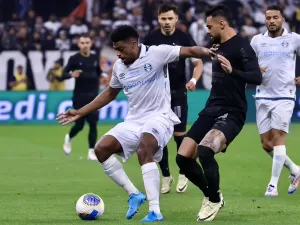 Corinthians se salva em noite com Hugo Souza lembrando Cássio!