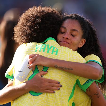 Yaya e Yasmin após final entre Brasil e EUA nos Jogos Olímpicos de Paris 2024 Yaya e Yasmin após final entre Brasil e EUA nos Jogos Olímpicos de Paris 2024