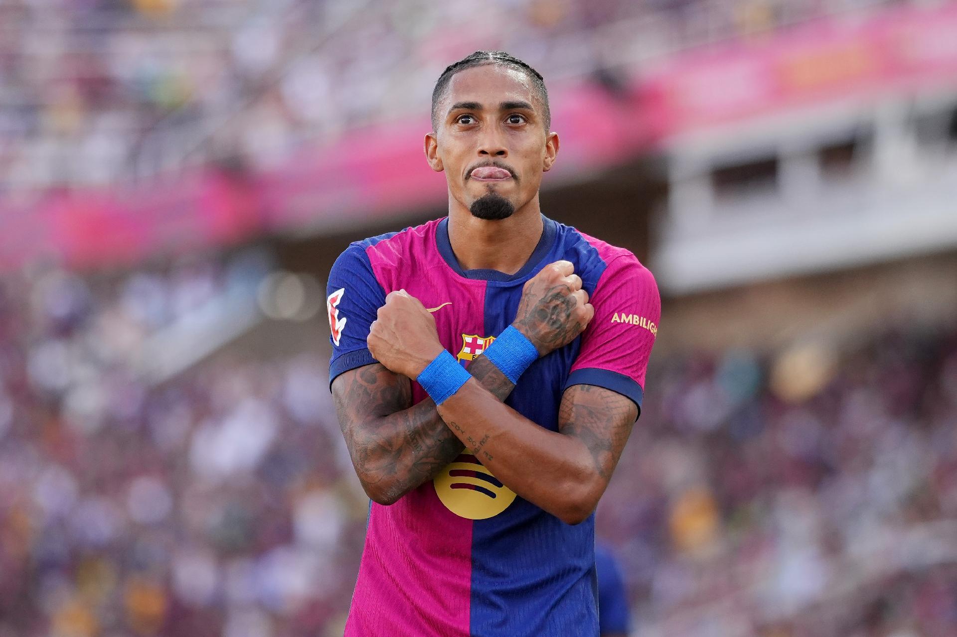 Raphinha celebra 1º hat-trick e diz que Barça não precisa de reforços