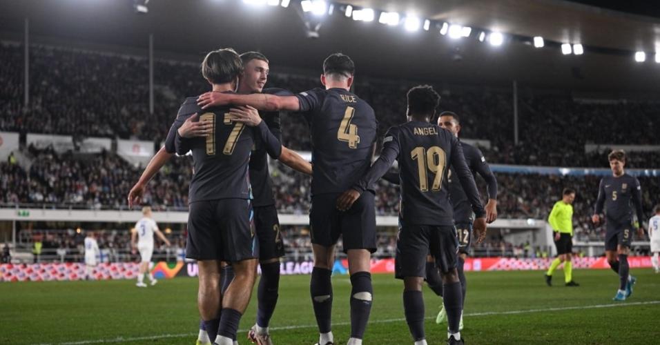 Grealish, da Inglaterra, comemora gol marcado contra a Finlândia pela Liga das Nações