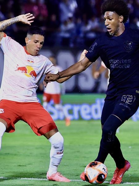Talles Magno em ação durante jogo entre Bragantino e Corinthians pelo Paulistão Talles Magno em ação durante jogo entre Bragantino e Corinthians pelo Paulistão