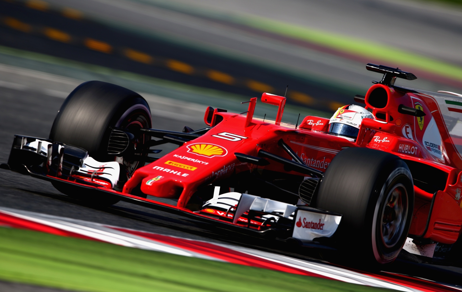 Sevastian Vettel, da Ferrari, testa em Barcelona - Mark Thompson/Getty Images