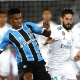 Cortez e Isco disputam lance na final do Mundial entre Grêmio e Real Madrid - François Nel/Getty Images