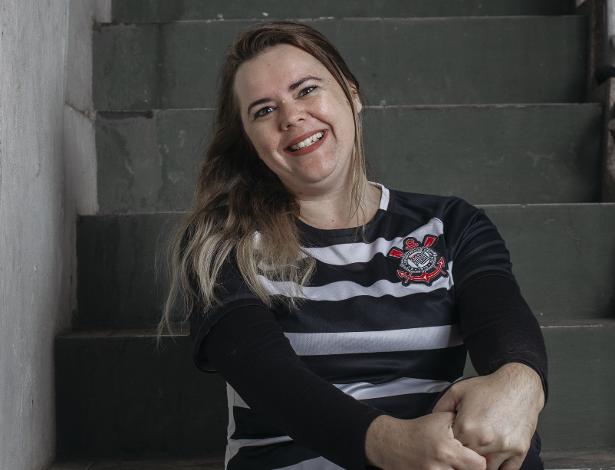 Aline Giampedro, torcedora do Corinthians, luta contra leucemia e aguarda liberação do médico para ir a um jogo do time pela primeira vez - Carine Wallauer/UOL