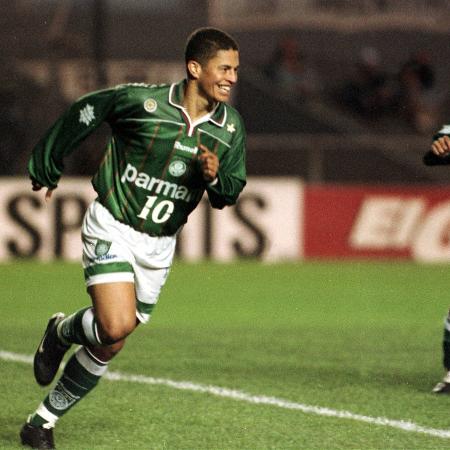 Alex, em jogo da Libertadores de 1999 - Sebastian Perez REUTERS