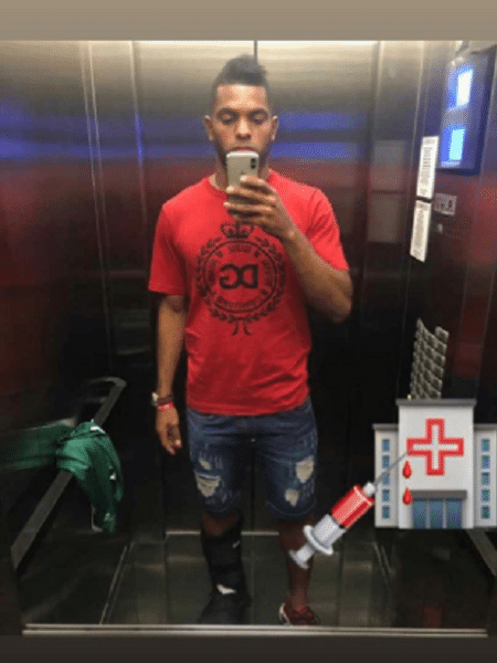 Borja posta foto com bota imobilizadora antes de fazer exames no tornozelo - Reprodução/Instagram