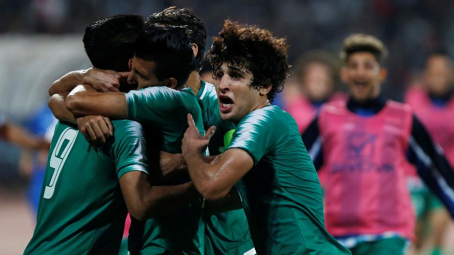 Jogadores do Iraque comemoram gol em partida contra Irã - REUTERS/Muhammad Hamed