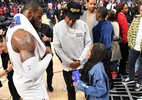 Filha de Beyoncé e Jay-Z fica sem graça ao encontrar LeBron James