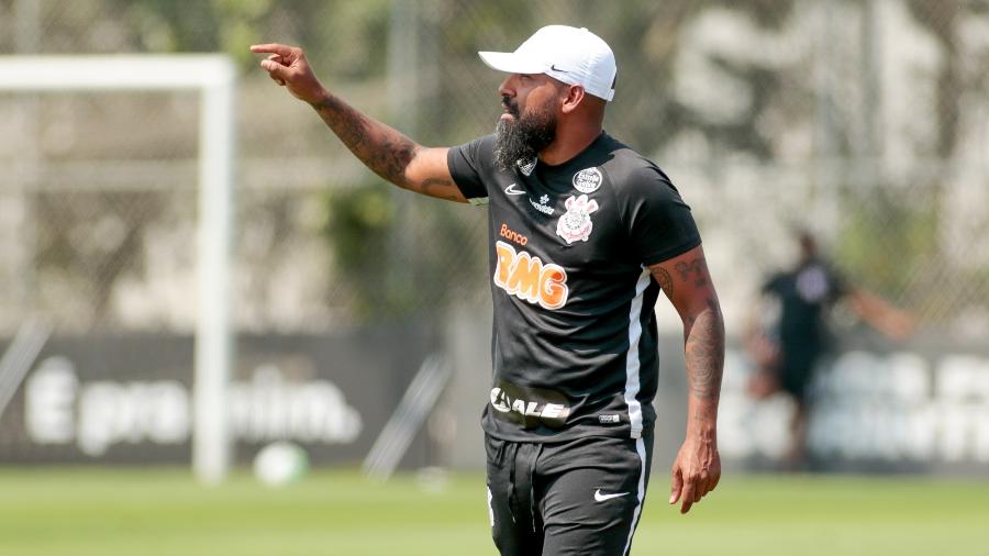 Dyego Coelho comanda treino do Corinthians no CT Joaquim Grava; treinador segue como interino - Rodrigo Coca/Agência Corinthians