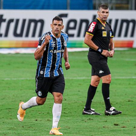Diego Souza comemora gol marcado pelo Grêmio contra o São Paulo na Copa do Brasil - Fernando Alves/AGIF
