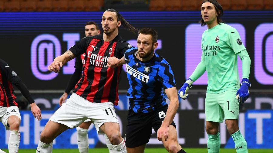Inter de Milão vence o Napoli e encerra invencibilidade do líder do  Campeonato Italiano, futebol italiano