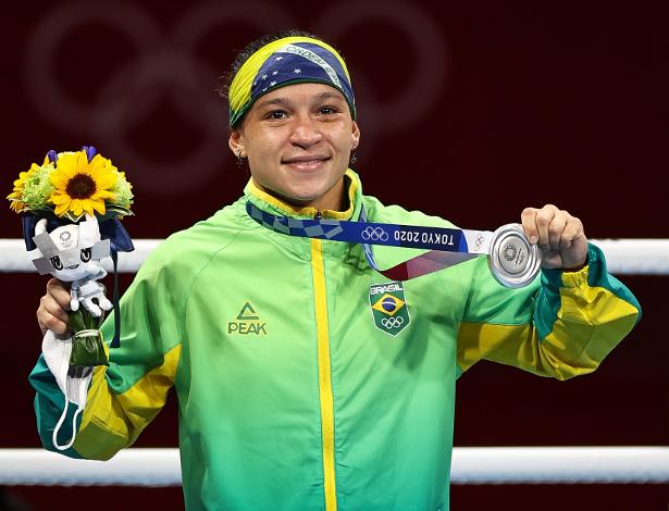 Beatriz Ferreira é prata no boxe feminino