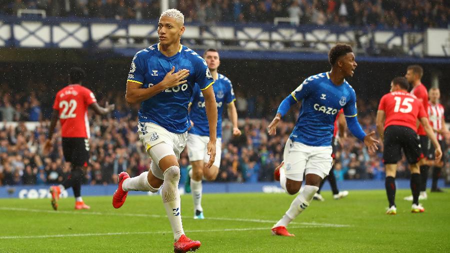 Richarlison, do Everton, em ação pelo Campeonato Inglês - Chris Brunskill/Getty Images