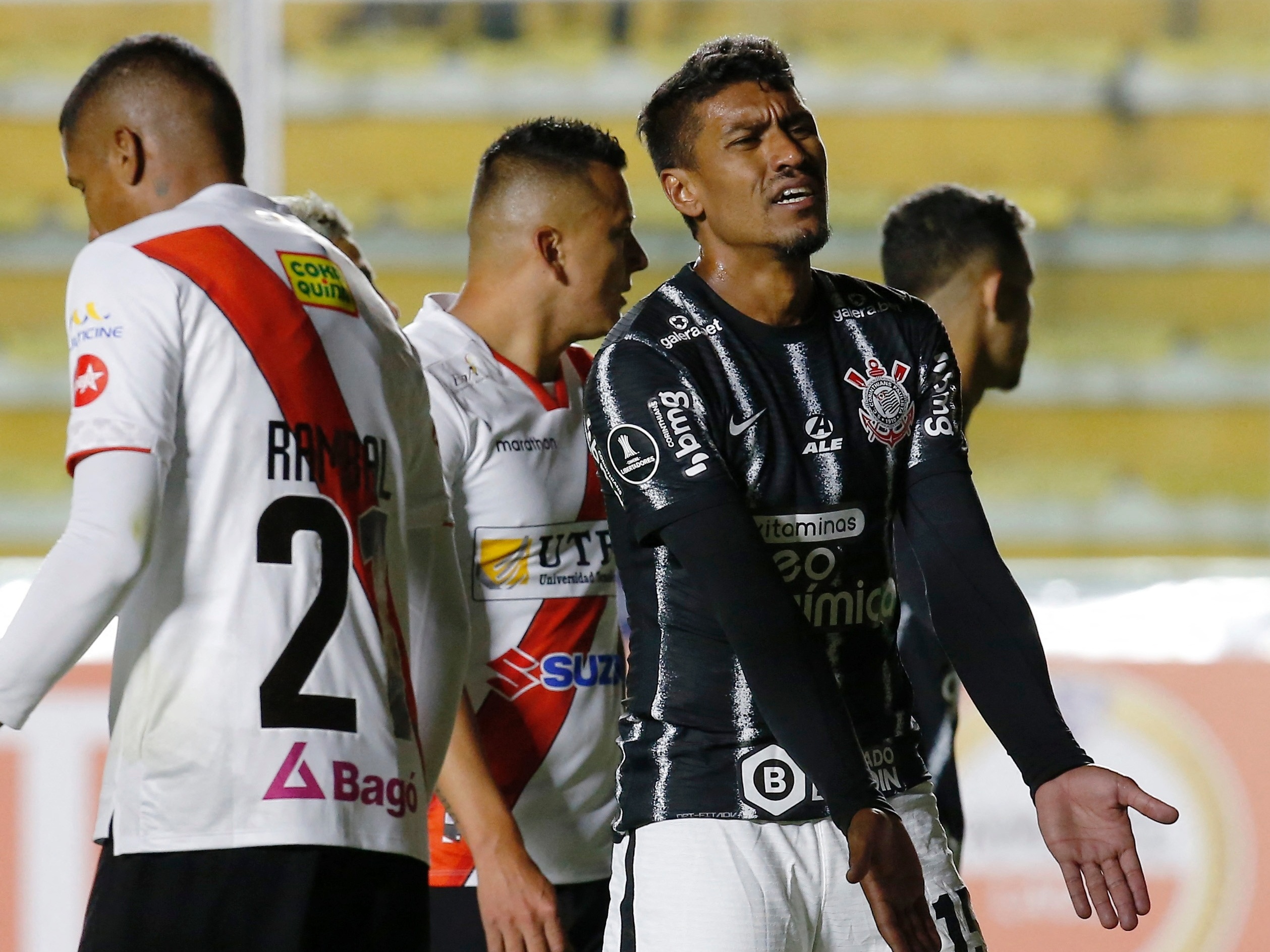 Rodrigues: Corinthians perde estreia na Liberta com atuação vergonhosa