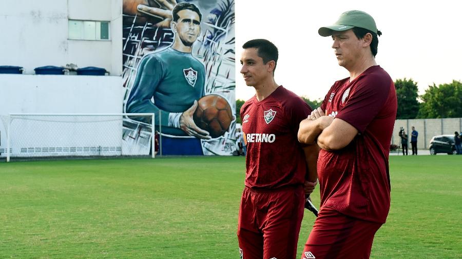 Fernando Diniz, técnico do Fluminense, ao lado do auxiliar Eduardo Barros - Mailson Santana/Fluminense FC