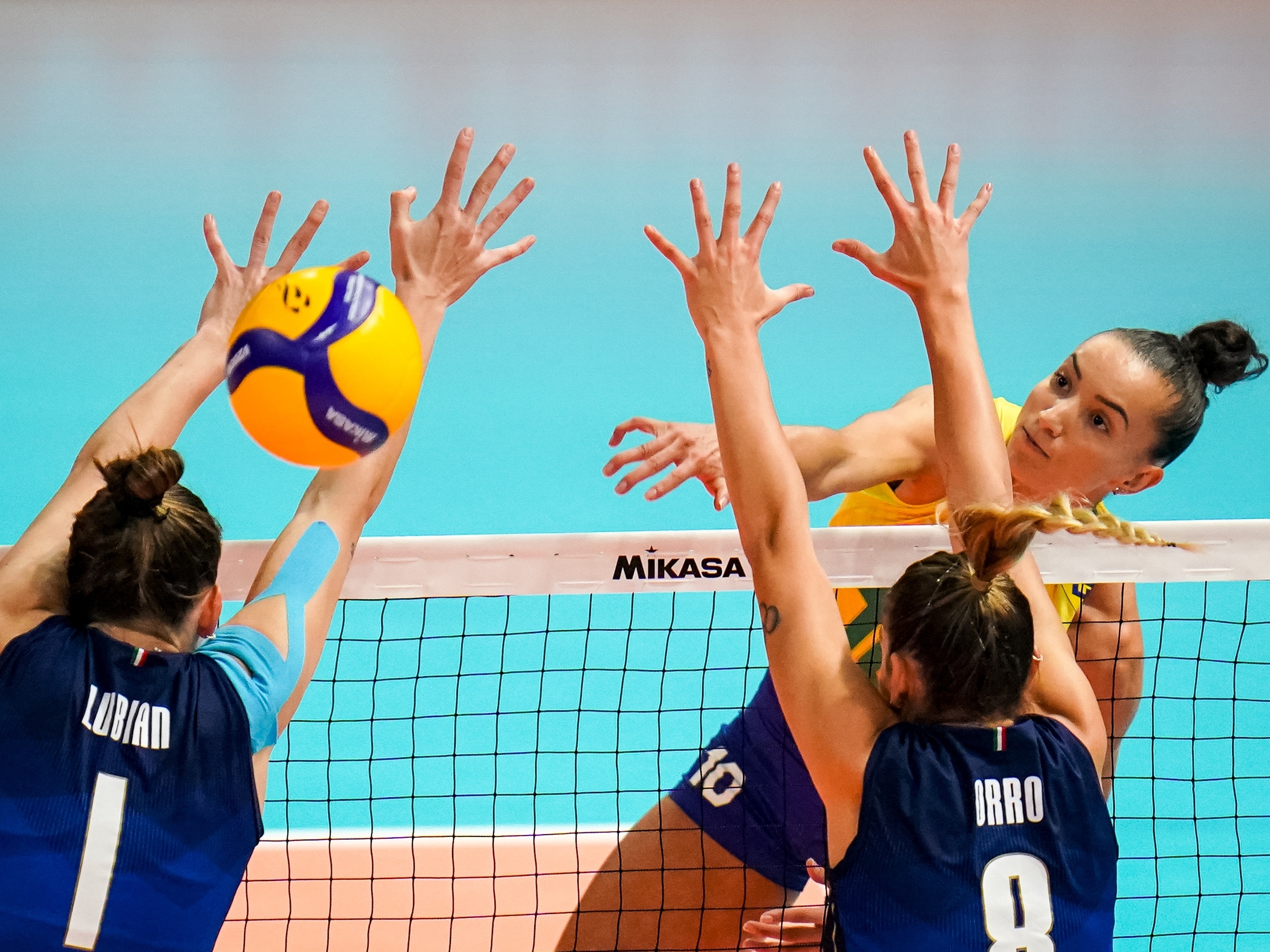 De virada, Sérvia bate a Itália e é a nova campeã mundial de vôlei feminino