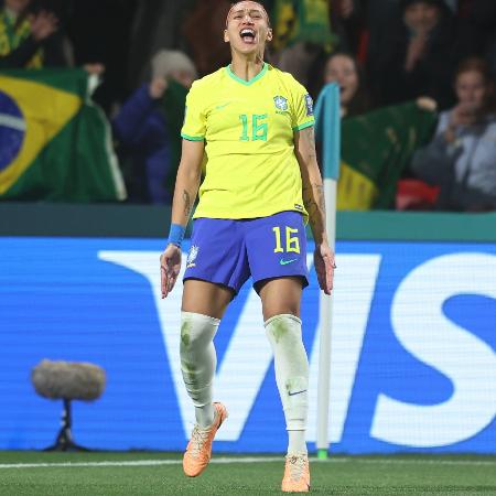 Bia Zaneratto, da seleção brasileira, comemora gol contra o Panamá pela Copa do Mundo feminina