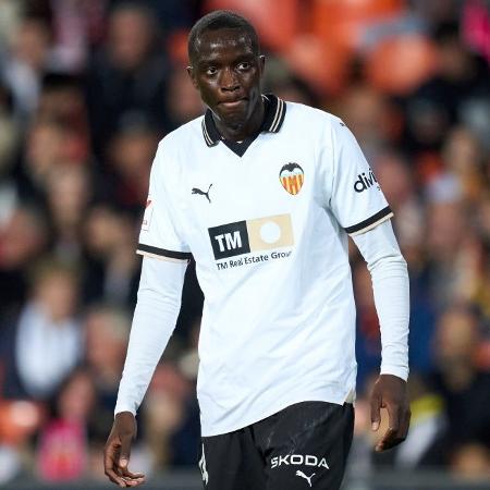 Diakhaby, do Valencia, sofreu uma luxação no joelho direito no empate com o Real Madrid - Alex Caparros/Getty Images