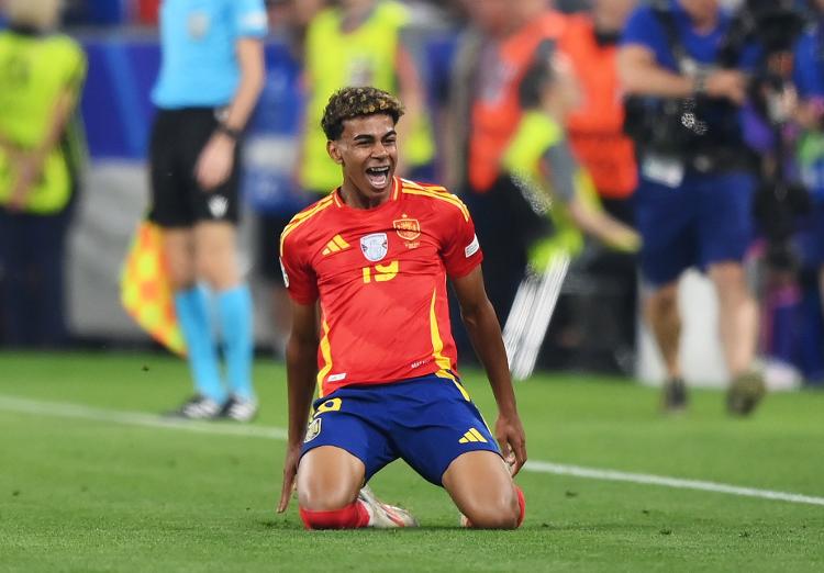 Yamal, da Espanha, celebra gol marcado sobre a França em jogo da Eurocopa