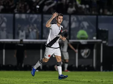 Em jogo ruim, Vasco vence com a força da torcida e avança na Copa do Brasil