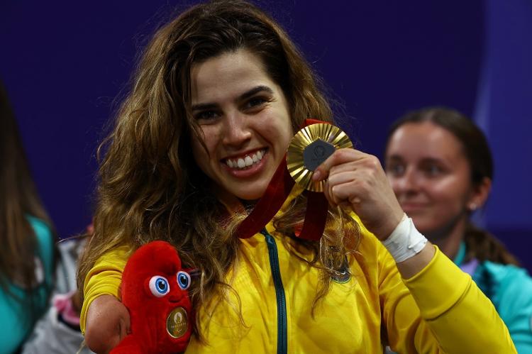 Ana Carolina Moura vibra com a conquista do ouro na categoria até 65kg do taekwondo