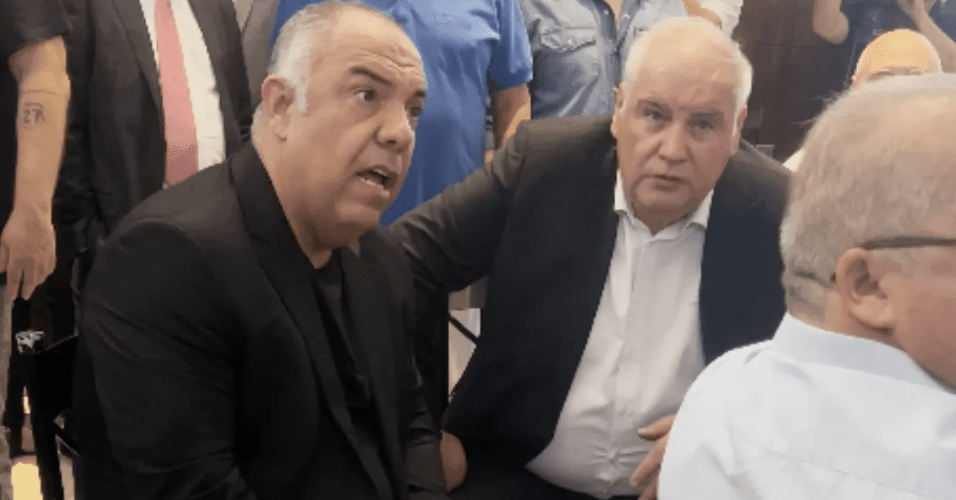 Marcos Braz, diretor de futebol do Falmengo, e Rubens Gomes, o Rubão, ex-diretor de futebol do Corinthians, na posse do presidente Augusto Melo