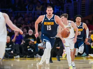 Jokic comanda vitória dos Nuggets sobre os Lakers na NBA; Spurs superam Warriors