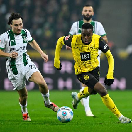 Borussia Monchengladbach e Borussia Dortmund disputam partida pela 13ª rodada do Campeonato Alemão - Reprodução/X @bvb