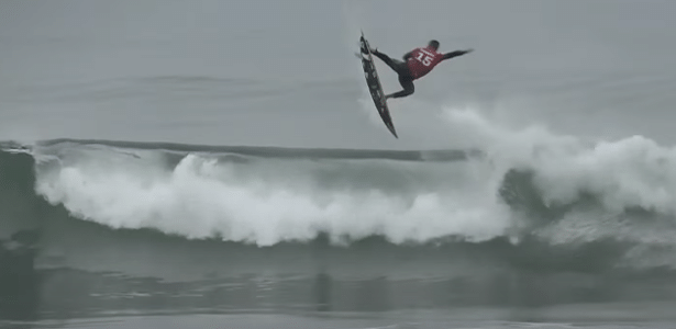 Surfe: Italo voa alto, atropela Kelly Slater e estreia com vitória nos EUA