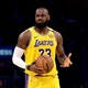 Técnico dos Lakers alfineta repórteres após anúncio de LeBron: 'Vocês são idiotas'
