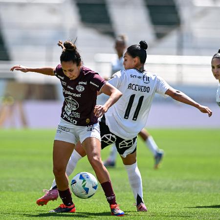 Jogadoras de Ferroviária e Colo Colo (Chile) durante disputa do terceiro lugar da Libertadores feminina 2025.